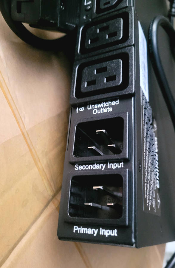 UNUSED. Tripp-Lite Metered ATS PDU  1U Rack-Mount Single-Phase PDU (PDUMH20HVAT)