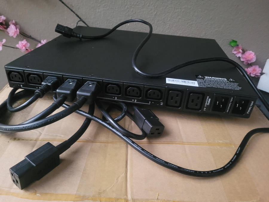 UNUSED. Tripp-Lite Metered ATS PDU  1U Rack-Mount Single-Phase PDU (PDUMH20HVAT)