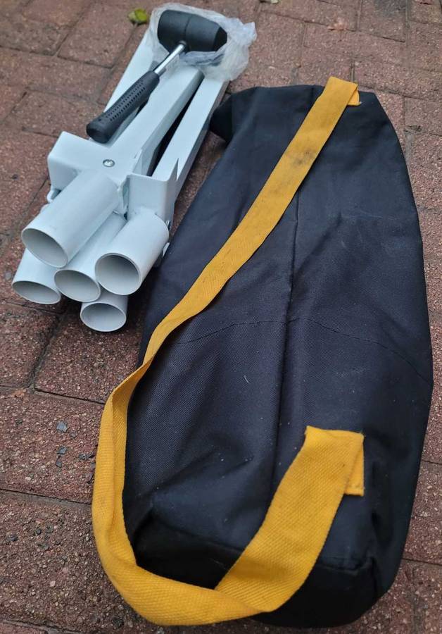 4-pole Cluster Banner/Flag Fountain with Carry Bag & Hammer