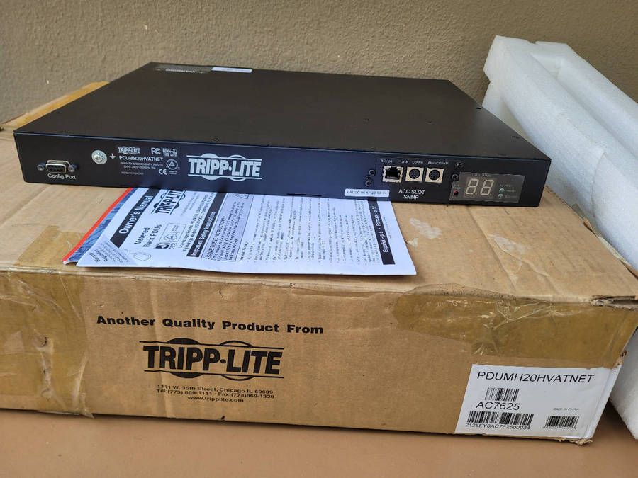 UNUSED. Tripp-Lite Metered ATS PDU  1U Rack-Mount Single-Phase PDU (PDUMH20HVAT)