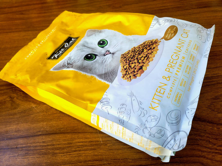 KITTEN & PREGNANT CATS Complete Premium Cat Food. EXPIRY: 24 04 25