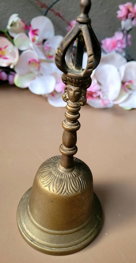 Medium-Sized Solid Brass TIBETAN/GHANTA Ritual Bell. Quite Loud!!  (19)cm Tall