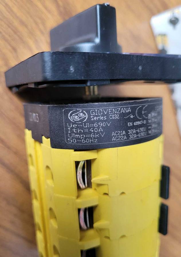 GIOVENZANA Rotary ON/OFF Cam Switch  (C0320015R007)   LAST 2x...