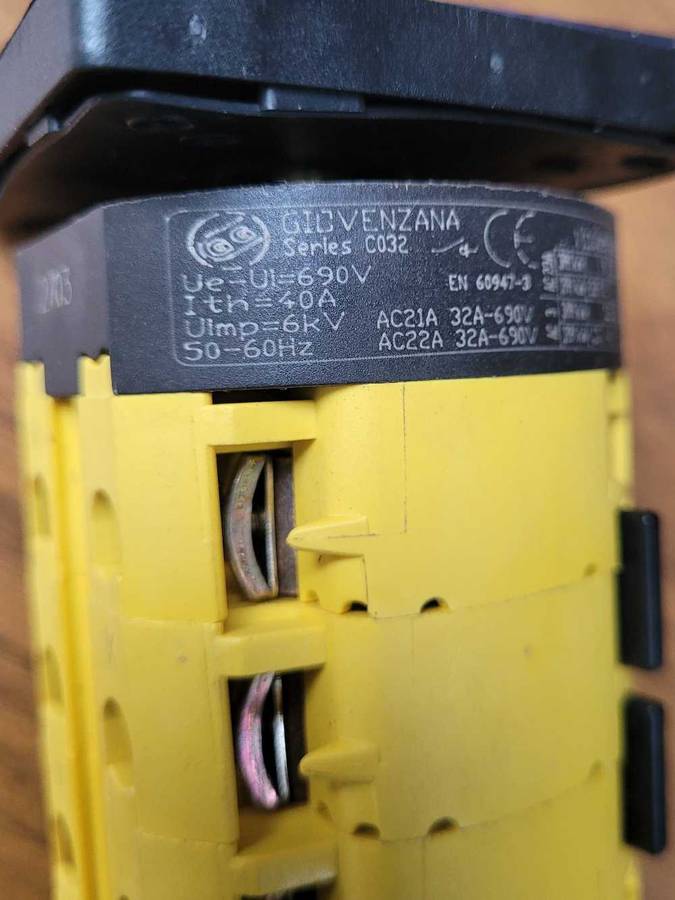 GIOVENZANA Rotary ON/OFF Cam Switch  (C0320015R007)   LAST 2x...