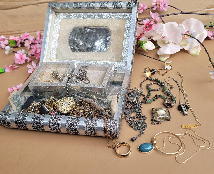 JOB-LOT Mixed Good-Used Jewellery In Cosmetic Box-As Pictured (Back Hinge Loose)