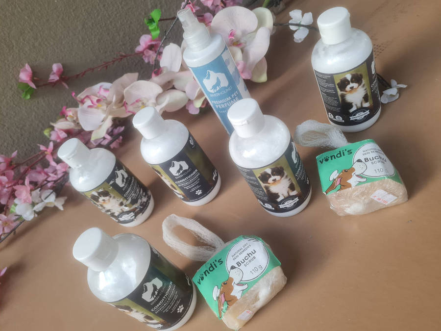 A Good Variety Of PET CARE Lot.  (Bid Per Lot)  BB: 2025/2024. See All Pics