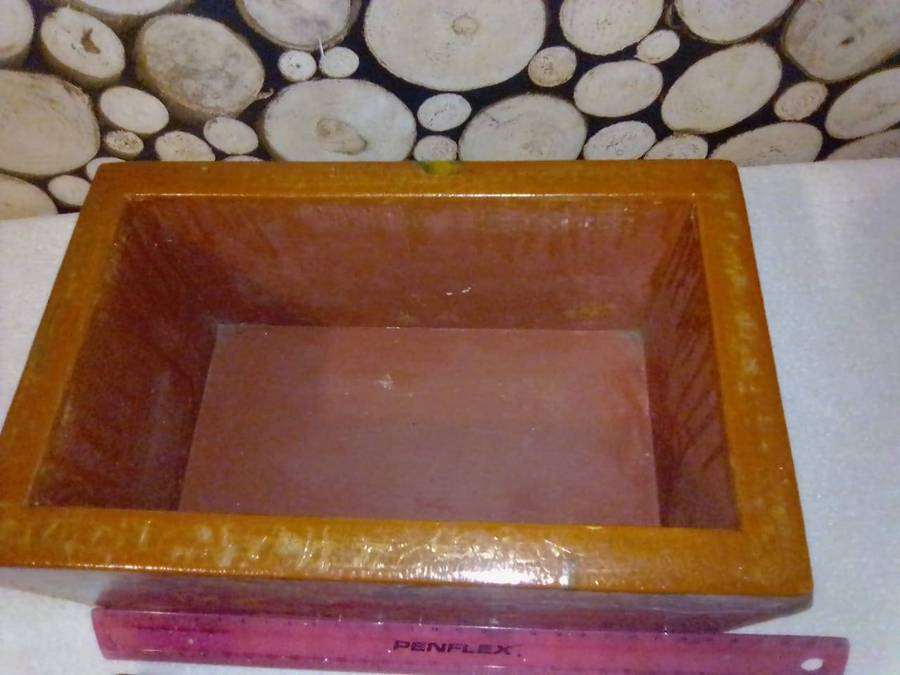 Small wooden box with lid and animal paintings