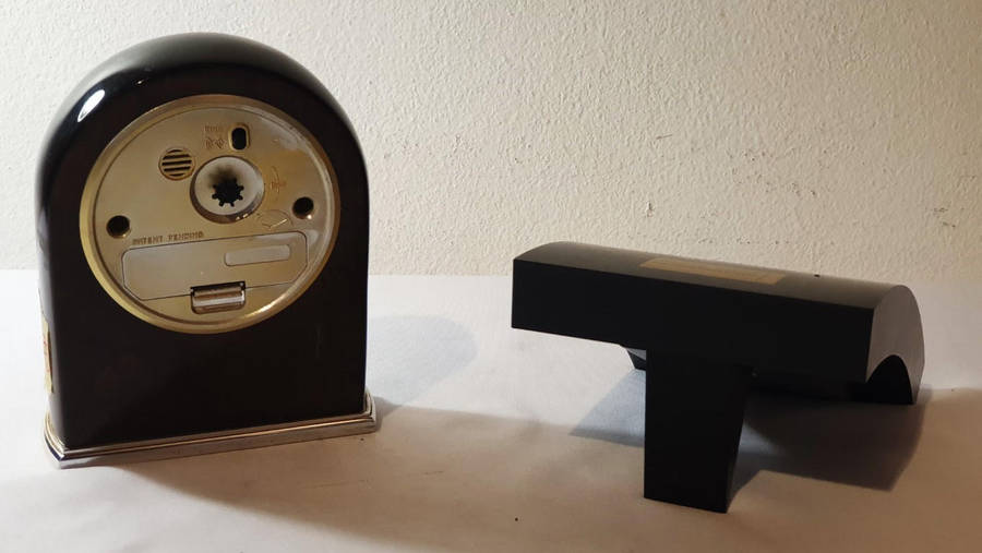 Nice collection of 3 novelty desk/wall clocks