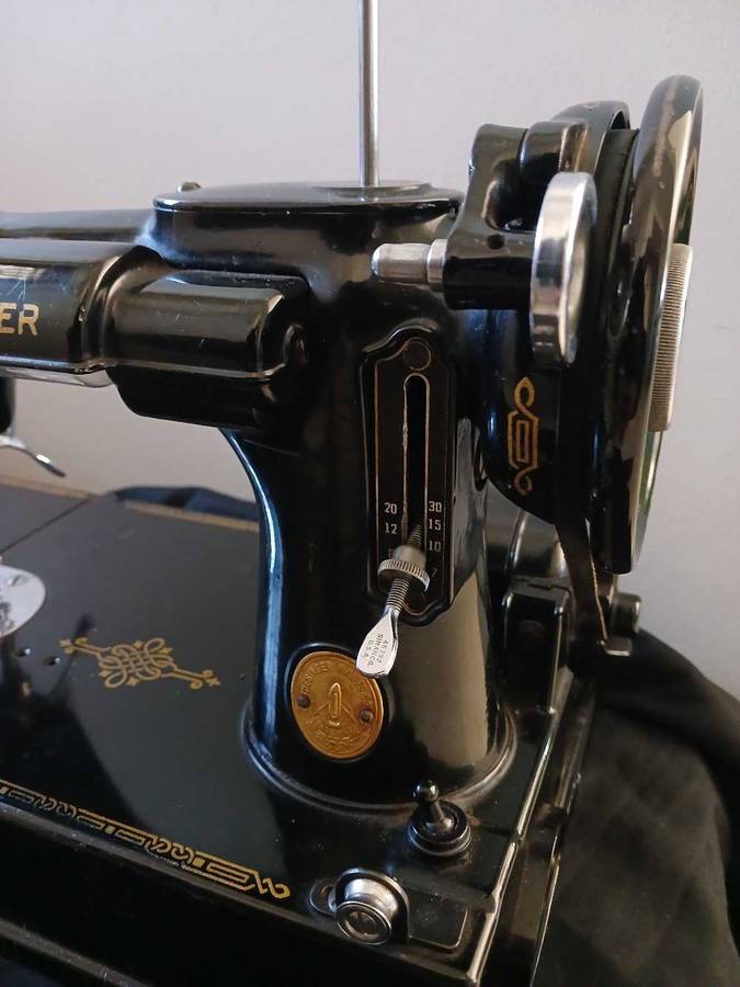 Vintage Singer Featherweight 221-1