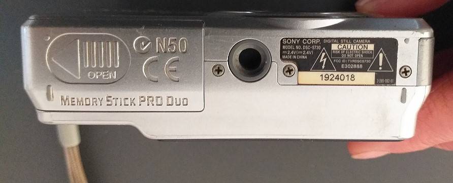 Sony Cybershot DSC S730 7,2MP working order with extras