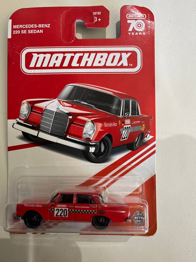 Matchbox Mercedes Benz. Red