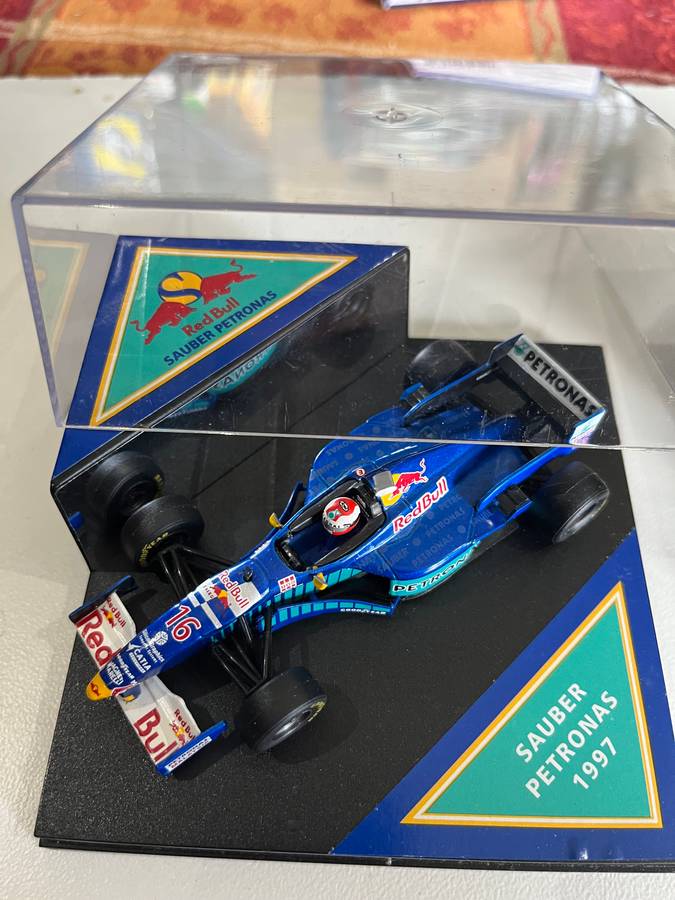 Quartzo Sauber Red Bull 1997.  1/43 scale