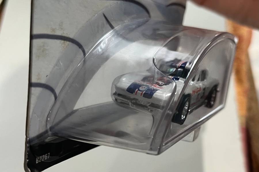 Hot wheels Corvette 50 years collectors edition 1/64
