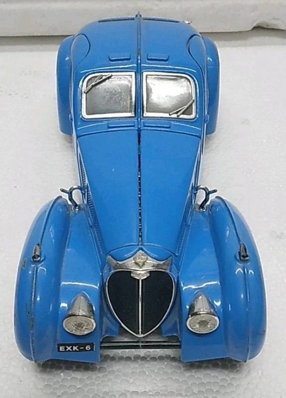 Bugatti Atlantique 1936 blue Bburago 1:24 NEW+boxed #2259 instant wheels