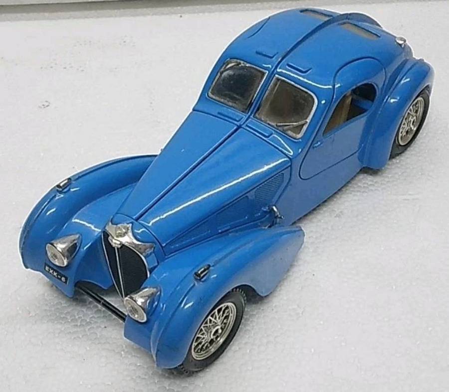 Bugatti Atlantique 1936 blue Bburago 1:24 NEW+boxed #2259 instant wheels