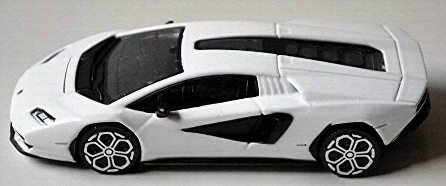 Lamborghini Countach LPI 800-4 2022 white 1/43 Bburago NEW+boxed #6168 instant wheels