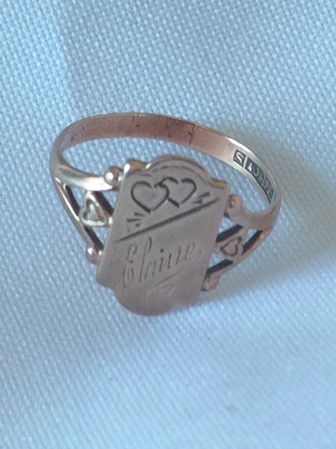 9 Carat Gold ring: Excellent condition: 3 g: Starting price less than spot price of gold!!!