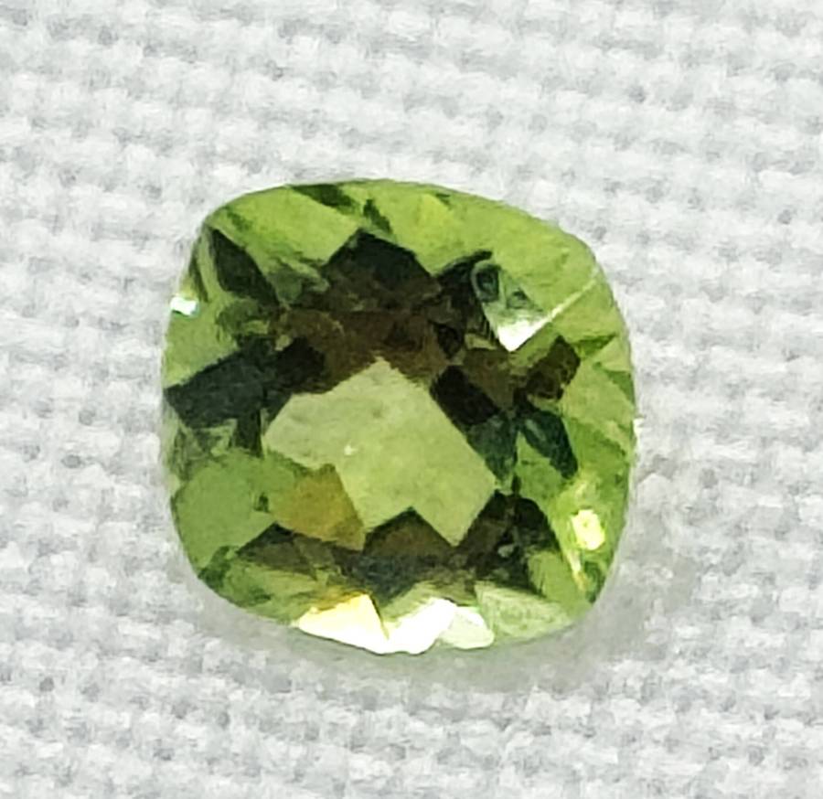 Natural Peridot- cushion cut - 5.25 mm - 0.56 ct - certification optional - 16 of 17 gemstones