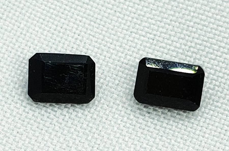 Natural Midnight blue Sapphire - 5x5 mm - cushion cut - certification optional -1 of 17 gemstones