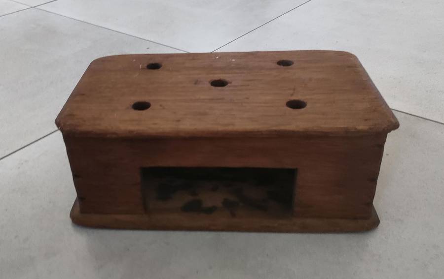 Antique Foot stove/warmer "Voetstofie" in good condition with only age related wear