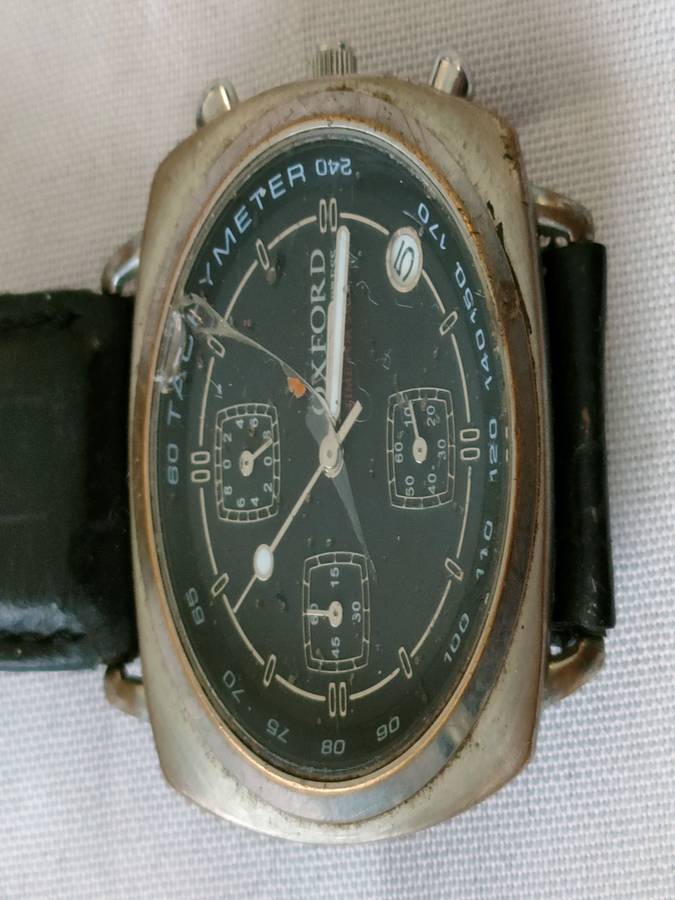 Oxford vintage men's watch.: Screen has some damage: Good quality and in good running condition