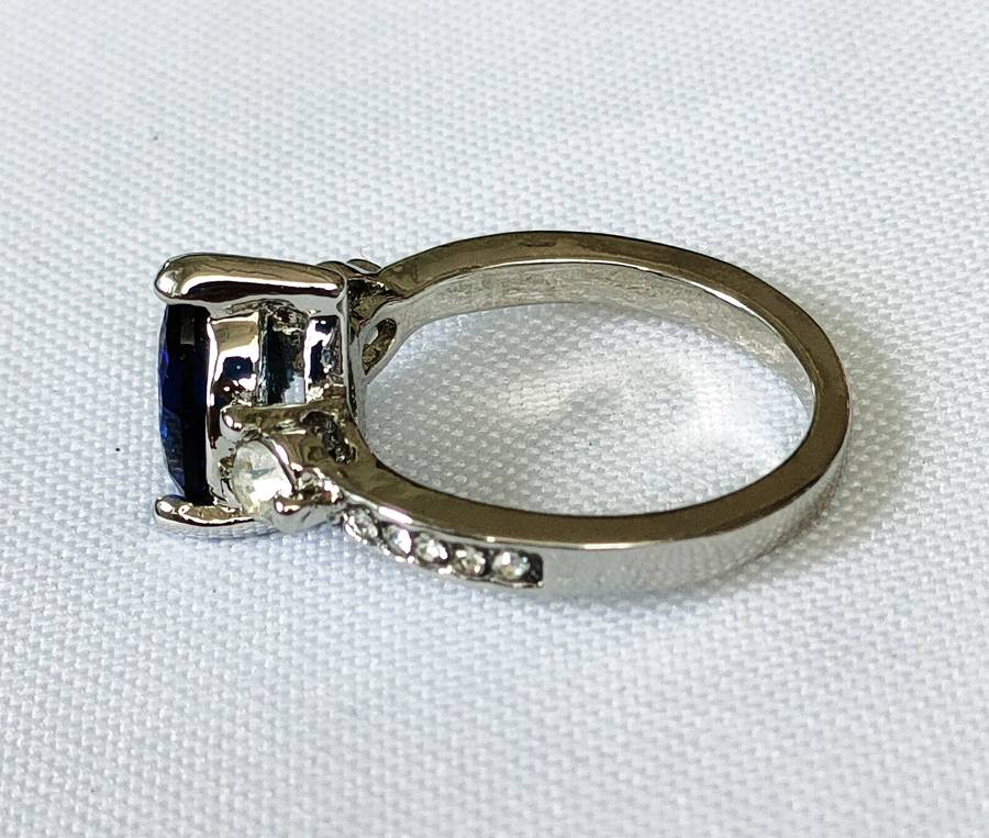 Dress ring -lab created oval blue and white stones- size US 7