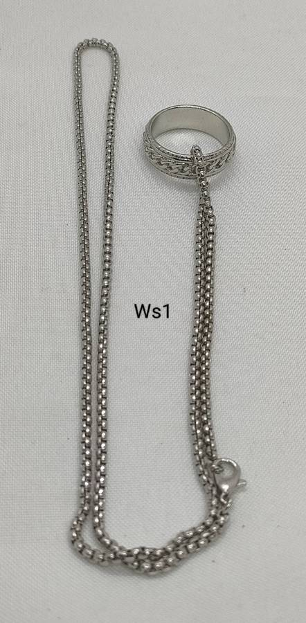 Vintage necklace with ornate ring as pendant-length 50 cm plus