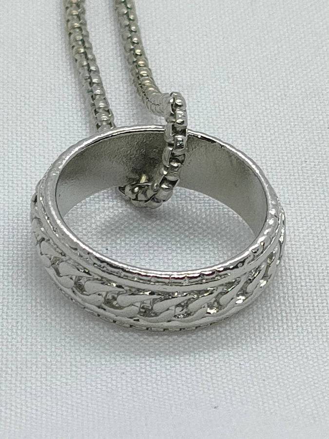 Vintage necklace with ornate ring as pendant-length 50 cm plus