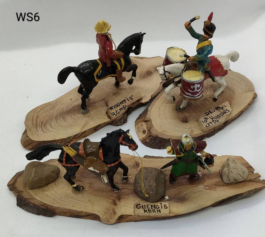 Gorgeous lead soldiers on lovely wooden stands - lot 6 of 6 - 1950 history of artist under stands.