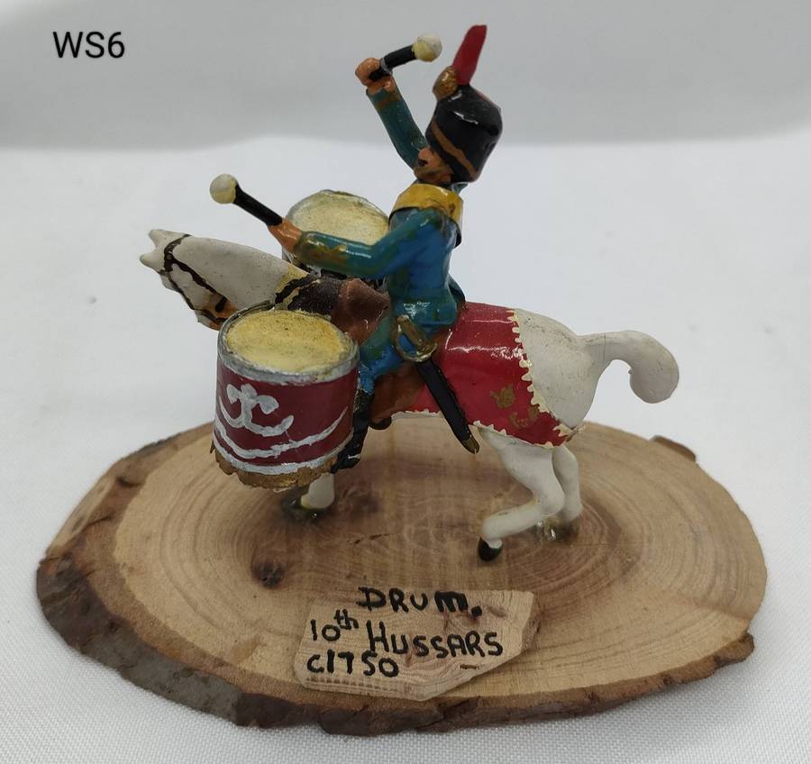 Gorgeous lead soldiers on lovely wooden stands - lot 6 of 6 - 1950 history of artist under stands.