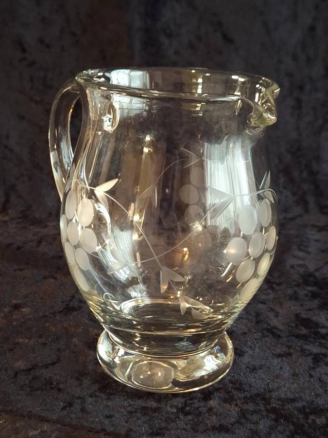 Beautiful Vintage Grape Pattern Jug.