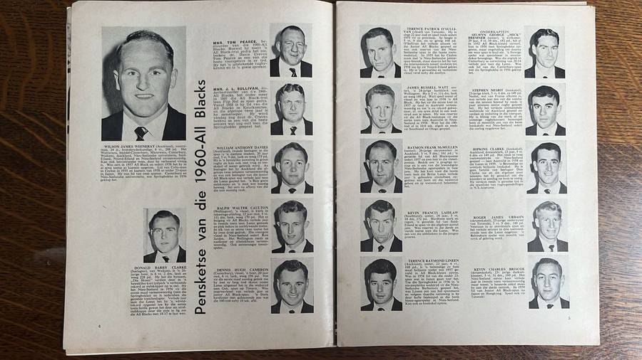 1960 Die All Blacks is Hier - Brochure of the Tour & Pin, details below