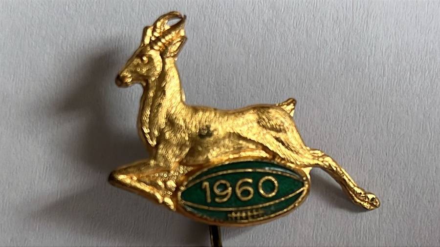 1960 Die All Blacks is Hier - Brochure of the Tour & Pin, details below