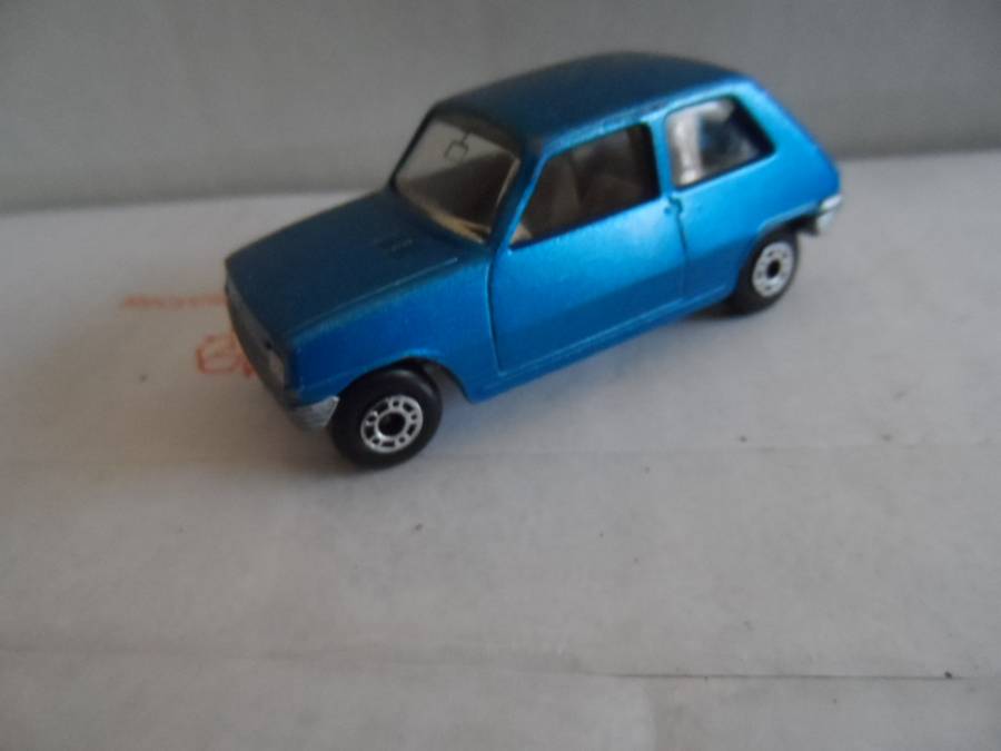 Matchbox Lesney Superfast No21 RENAULT 5TL in BLUE with SILVER BASE