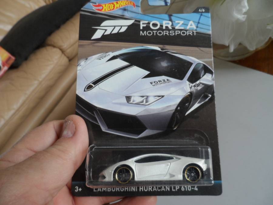 Hot Wheels Forza Motorsport 4/6 Lamborghini Huracan LP 610-4   [M48]