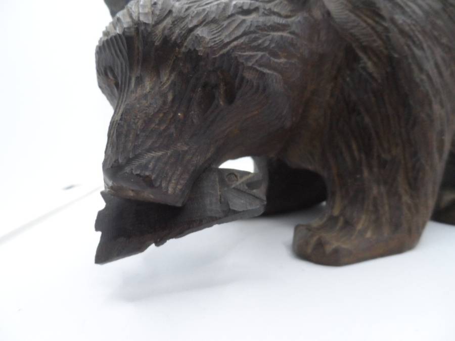 Heavy Hand Carved Wooden Bear Catching Fish Statue Carving ~20 cm long 12 high  [y305]