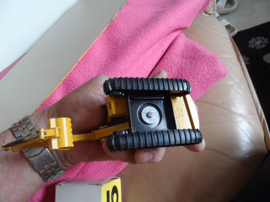 VINTAGE NZG 190 CATERPILLAR 215 1/50 Scale  [M88]