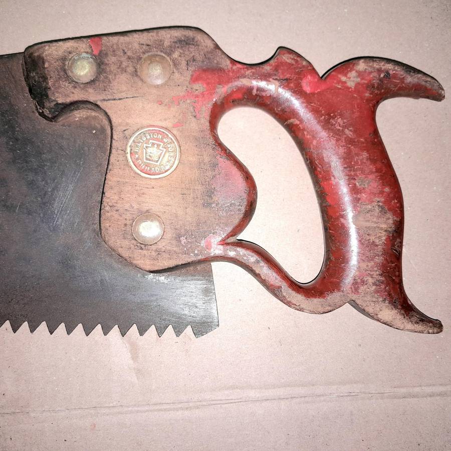 Antique late 1800s / early 1900s Disston Saw as per pictures