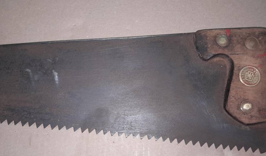 Antique late 1800s / early 1900s Disston Saw as per pictures