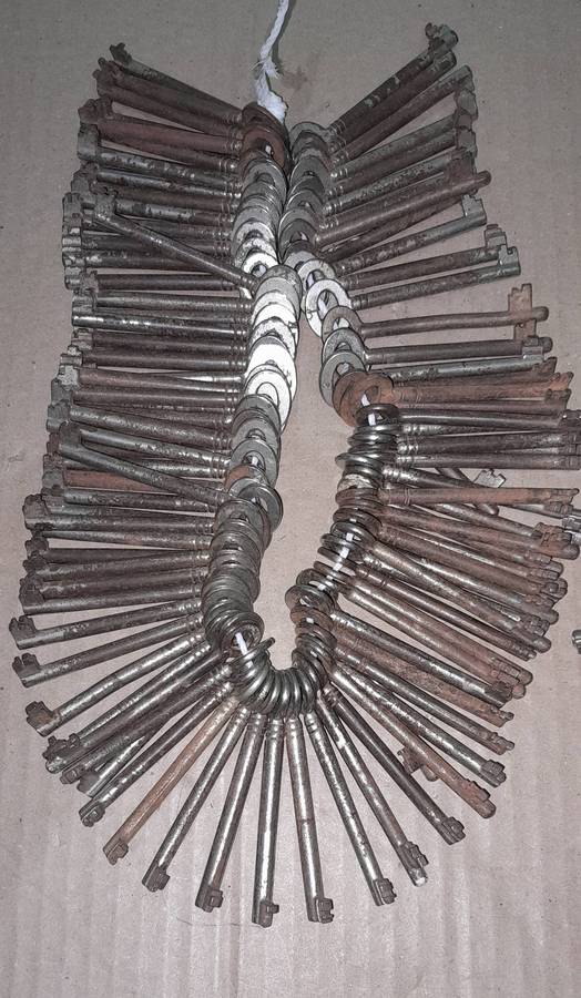 255 Vintage Keys - "Skeleton" or "Masterkeys" R1 per key the 10c ea