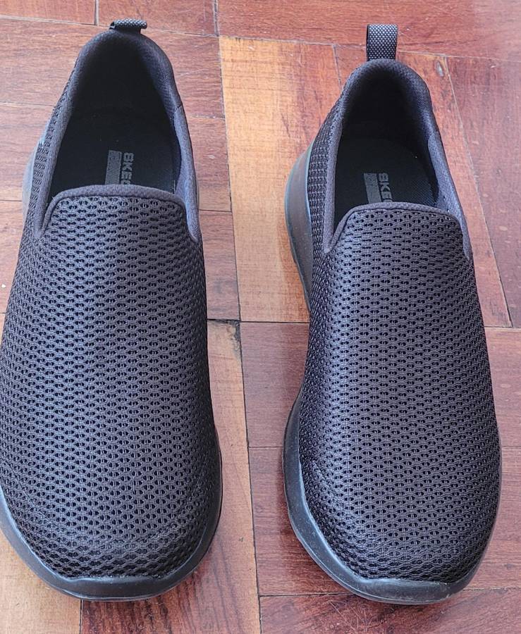 Sketchers Men's Go Walk Max Slip On Shoes (like new)