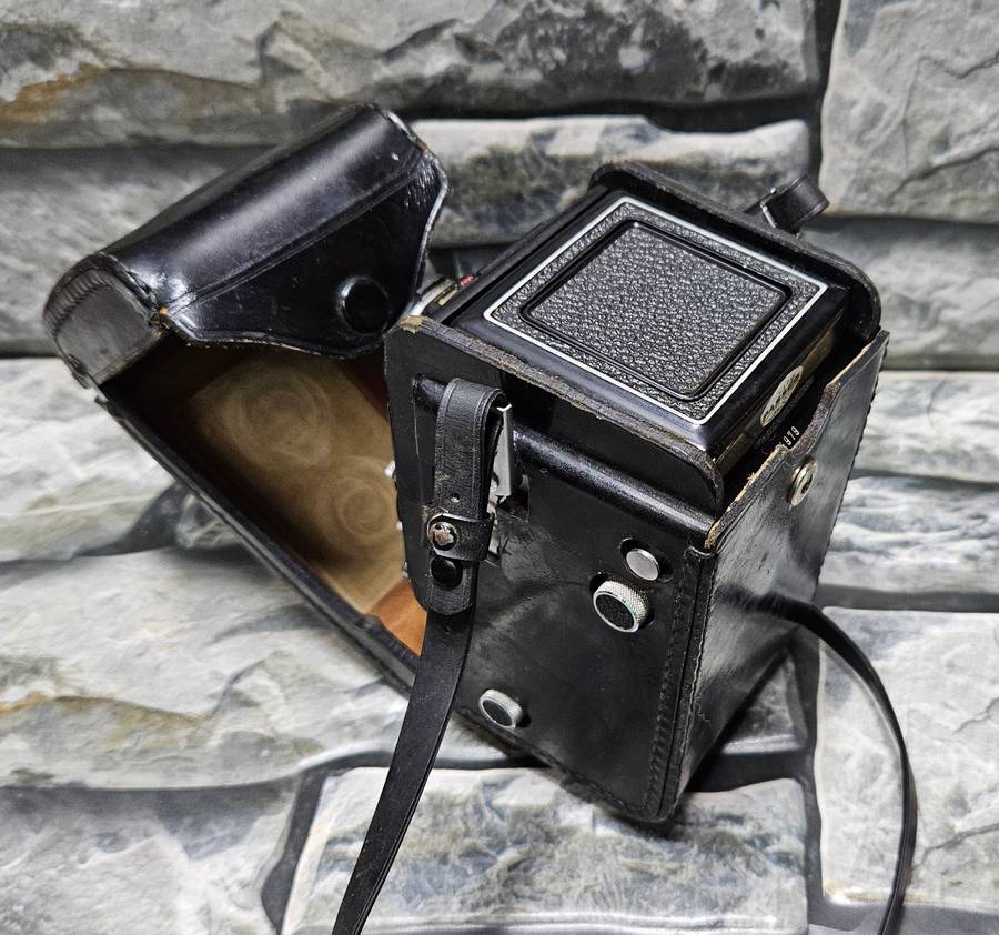 Beautiful highly collectible Minolta Autocord film camera, 1955-1966