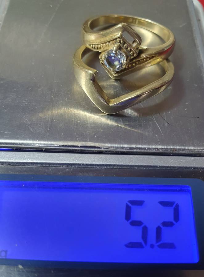 9ct GOLD VINTAGE WEDDING AND ENGAGEMENT RINGS.