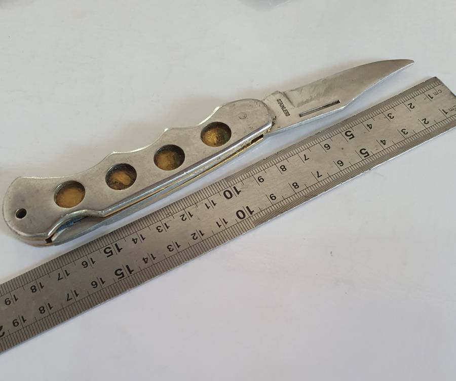5 X VINTAGE  FOLDING KNIFES AS PER PHOTO REPORT.