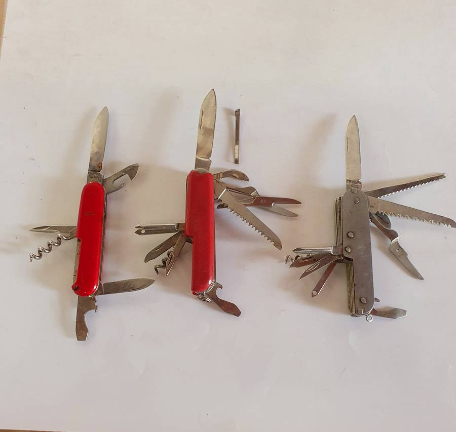 3 X MULTI TOOL  VINTAGE  FOLDING KNIFES AS PER PHOTO REPORT.
