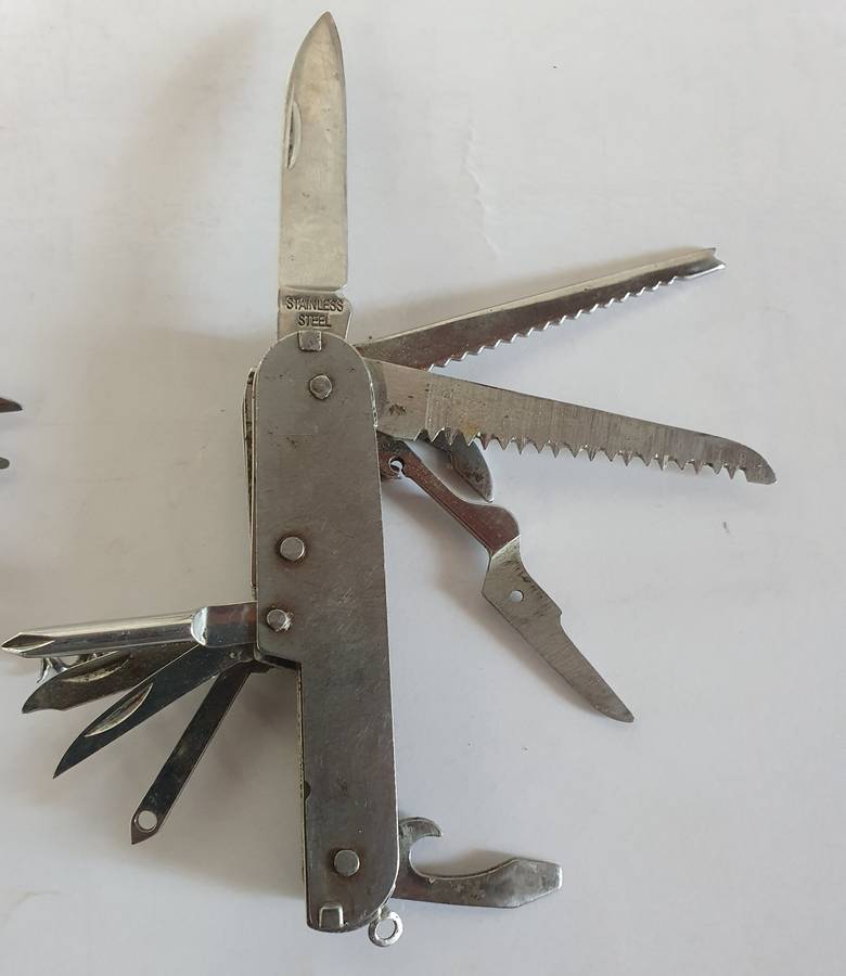 3 X MULTI TOOL  VINTAGE  FOLDING KNIFES AS PER PHOTO REPORT.