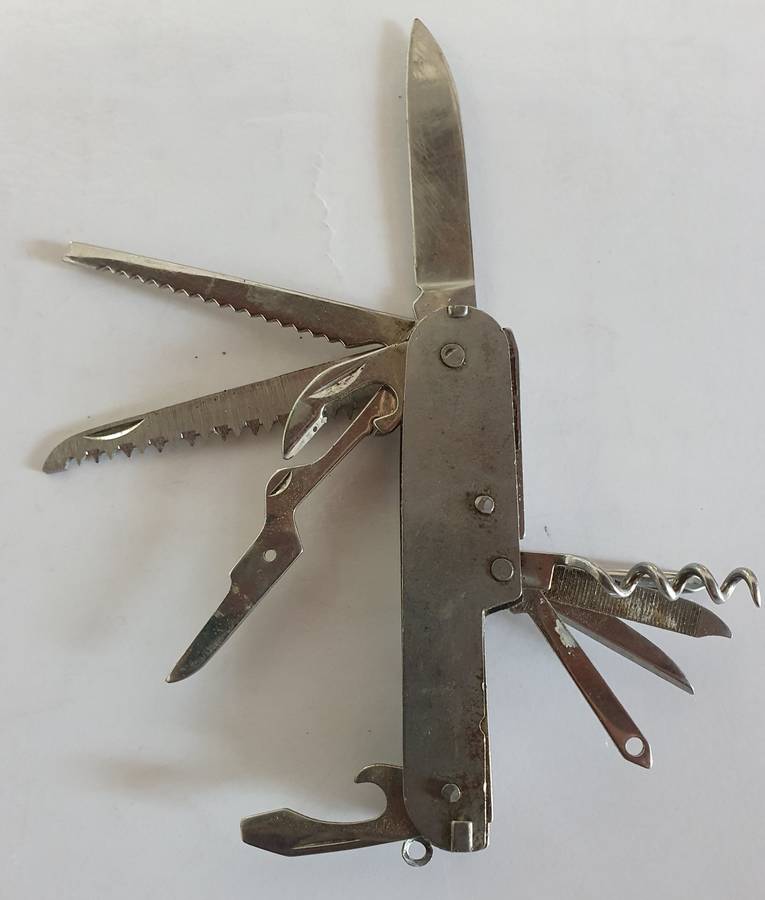 3 X MULTI TOOL  VINTAGE  FOLDING KNIFES AS PER PHOTO REPORT.