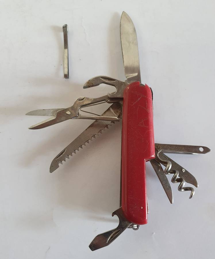 3 X MULTI TOOL  VINTAGE  FOLDING KNIFES AS PER PHOTO REPORT.