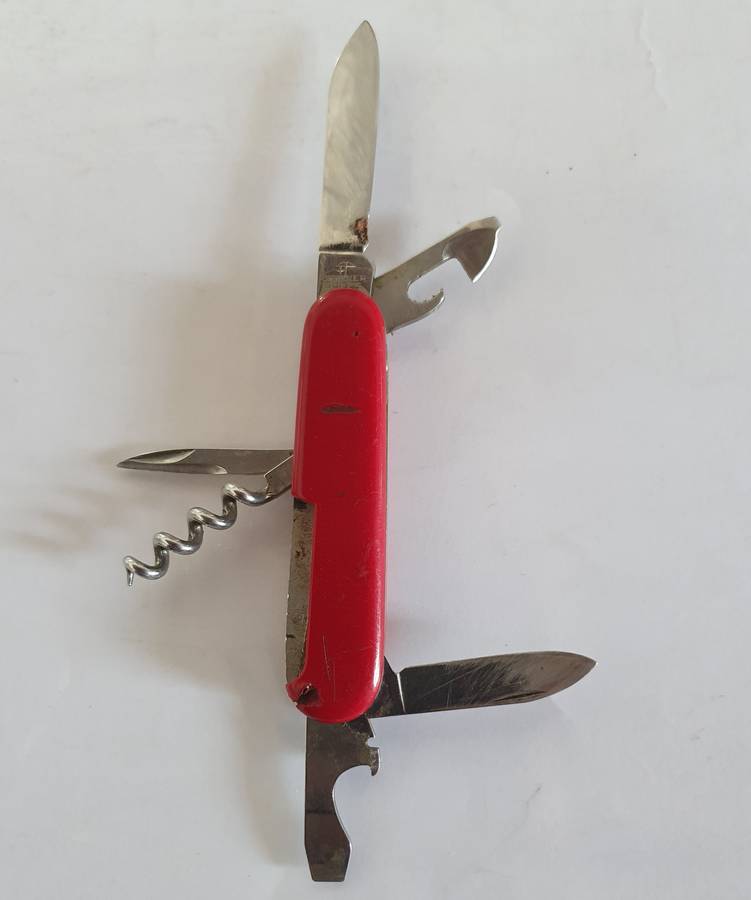 3 X MULTI TOOL  VINTAGE  FOLDING KNIFES AS PER PHOTO REPORT.