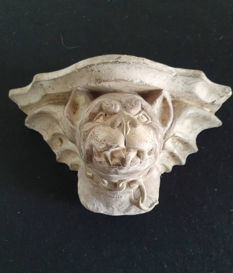 VINTAGE GARGOYLE CEMENT CAST WALL MOUNT.